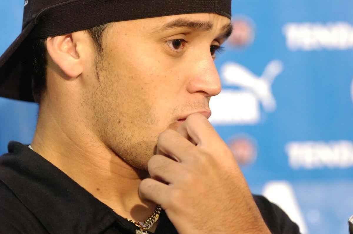 Em 2008, volante Charles foi vendido ao Lokomotiv Moscou por 5 milhes de euros. Atualmente, ele treina afastado no Cruzeiro e est sem jogar h mais de um ano.