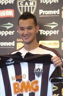 Réver defendeu o Atlético em 177 jogos, com 22 gols marcados