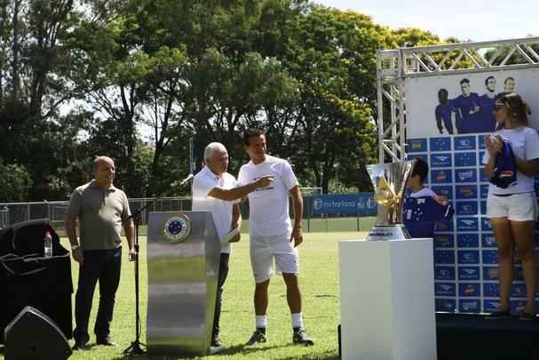 Em evento na Toca da Raposa I aberto para scios, clube apresentou Leandro Damio, Joel, Fabiano e Seymour