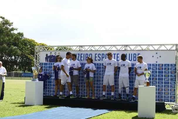 Em evento na Toca da Raposa I aberto para scios, clube apresentou Leandro Damio, Joel, Fabiano e Seymour