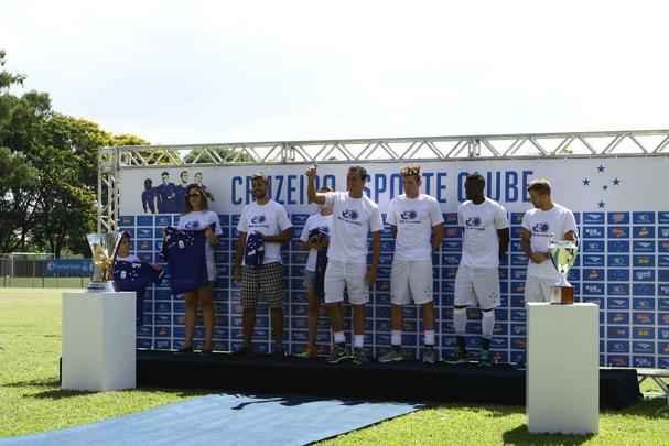 Em evento na Toca da Raposa I aberto para scios, clube apresentou Leandro Damio, Joel, Fabiano e Seymour