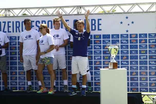 Em evento na Toca da Raposa I aberto para scios, clube apresentou Leandro Damio, Joel, Fabiano e Seymour