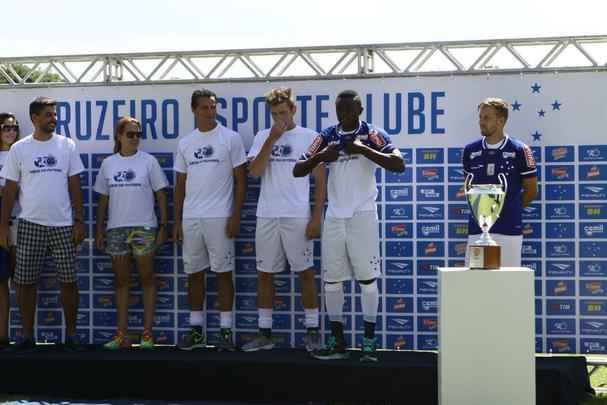 Em evento na Toca da Raposa I aberto para scios, clube apresentou Leandro Damio, Joel, Fabiano e Seymour