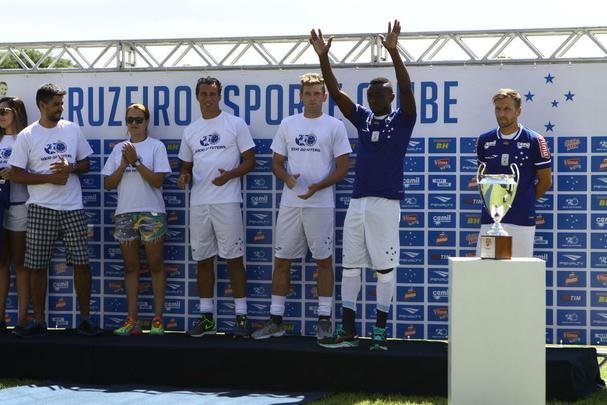 Em evento na Toca da Raposa I aberto para scios, clube apresentou Leandro Damio, Joel, Fabiano e Seymour