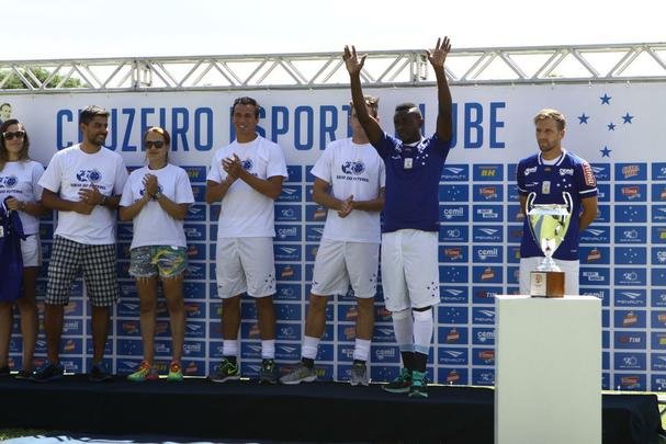 Em evento na Toca da Raposa I aberto para scios, clube apresentou Leandro Damio, Joel, Fabiano e Seymour