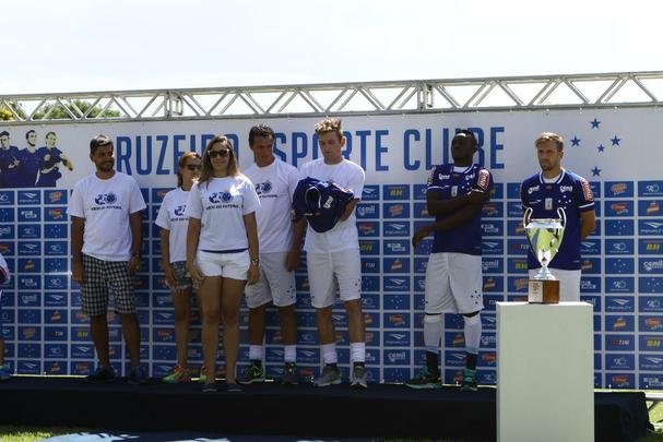 Em evento na Toca da Raposa I aberto para scios, clube apresentou Leandro Damio, Joel, Fabiano e Seymour