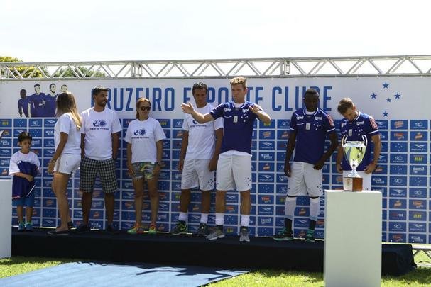 Em evento na Toca da Raposa I aberto para scios, clube apresentou Leandro Damio, Joel, Fabiano e Seymour