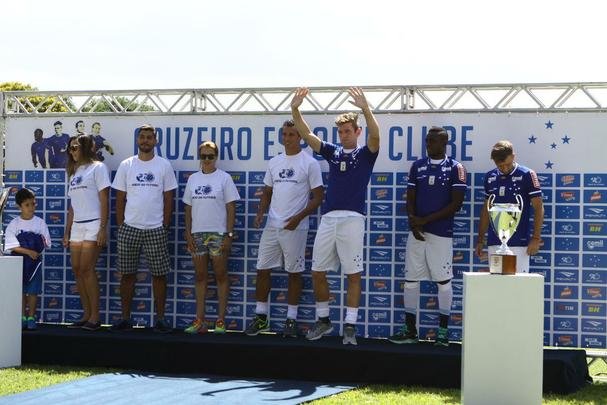 Em evento na Toca da Raposa I aberto para scios, clube apresentou Leandro Damio, Joel, Fabiano e Seymour