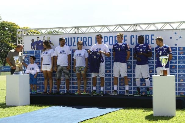 Em evento na Toca da Raposa I aberto para scios, clube apresentou Leandro Damio, Joel, Fabiano e Seymour
