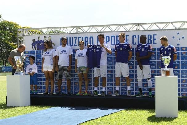 Em evento na Toca da Raposa I aberto para scios, clube apresentou Leandro Damio, Joel, Fabiano e Felipe Seymour