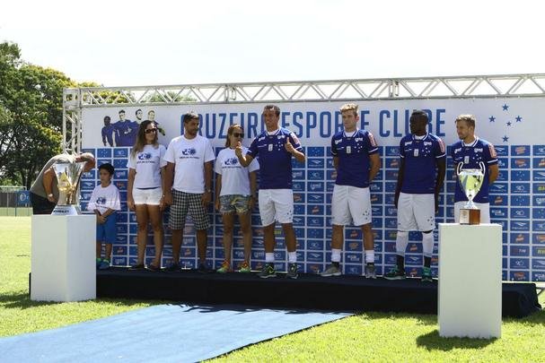 Em evento na Toca da Raposa I aberto para scios, clube apresentou Leandro Damio, Joel, Fabiano e Felipe Seymour