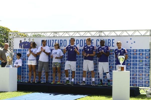 Em evento na Toca da Raposa I aberto para scios, clube apresentou Leandro Damio, Joel, Fabiano e Seymour