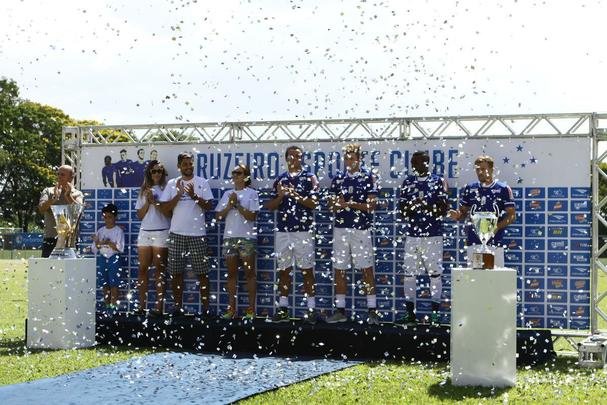 Em evento na Toca da Raposa I aberto para scios, clube apresentou Leandro Damio, Joel, Fabiano e Seymour