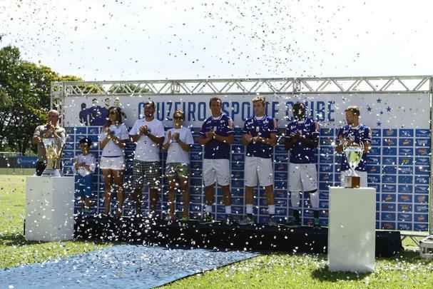 Em evento na Toca da Raposa I aberto para scios, clube apresentou Leandro Damio, Joel, Fabiano e Seymour