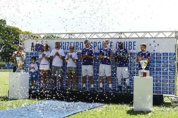 Em evento na Toca da Raposa I aberto para scios, clube apresentou Leandro Damio, Joel, Fabiano e Seymour