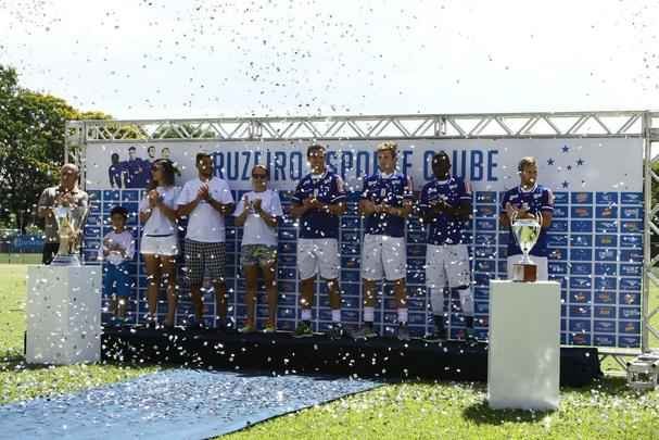 Em evento na Toca da Raposa I aberto para scios, clube apresentou Leandro Damio, Joel, Fabiano e Seymour