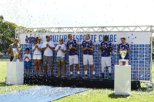 Em evento na Toca da Raposa I aberto para scios, clube apresentou Leandro Damio, Joel, Fabiano e Seymour