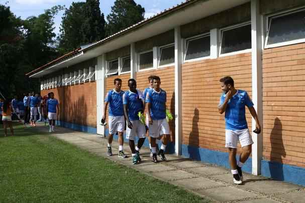 Em atividade realizada na Toca da Raposa I, Marcelo Oliveira esboou formao para incio da temporada