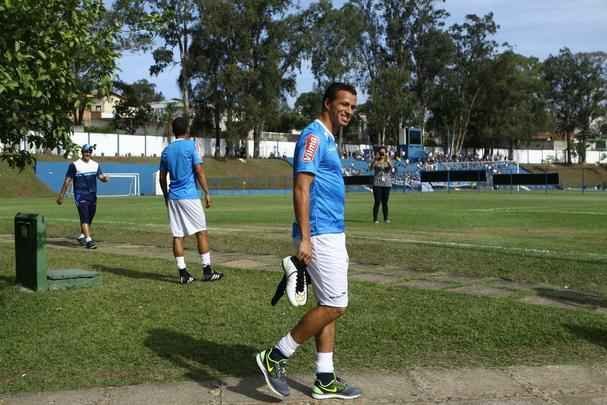 Em atividade realizada na Toca da Raposa I, Marcelo Oliveira esboou formao para incio da temporada