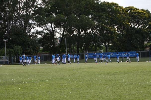 Em atividade realizada na Toca da Raposa I, Marcelo Oliveira esboou formao para incio da temporada