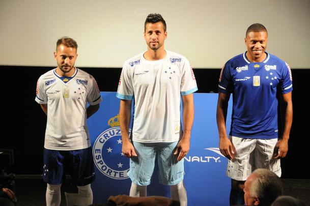 Lanamento da nova camisa para 2015, com os modelos Everton Ribeiro, Fbio e Jlio Baptista