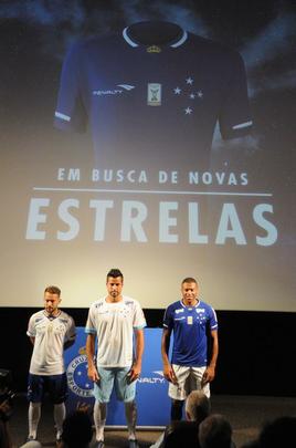 Lançamento da nova camisa para 2015, com os modelos Everton Ribeiro, Fábio e Júlio Baptista