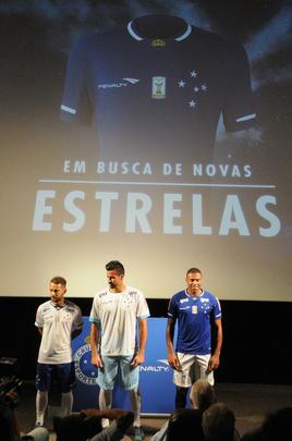 Lançamento da nova camisa para 2015, com os modelos Everton Ribeiro, Fábio e Júlio Baptista