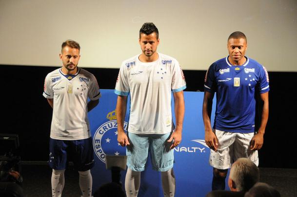 Lançamento da nova camisa para 2015, com os modelos Everton Ribeiro, Fábio e Júlio Baptista