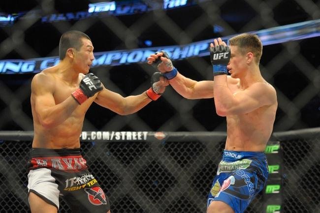 Chris Wade (bermuda azul) venceu Zhang Lipeng por deciso unnime