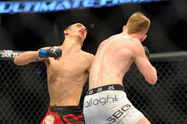 Paddy Holohan (bermuda branca) venceu Shane Howell por deciso unnime