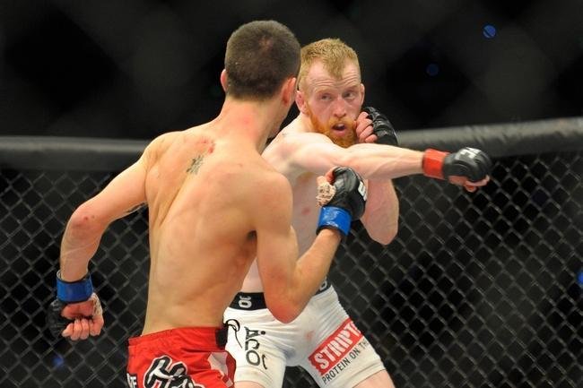 Paddy Holohan (bermuda branca) venceu Shane Howell por deciso unnime
