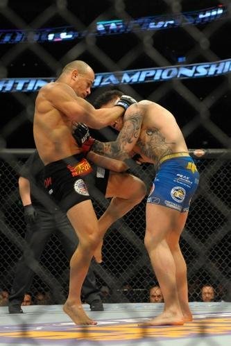 Gleison Tibau (bermuda preta) venceu Norman Parke por deciso dividida
