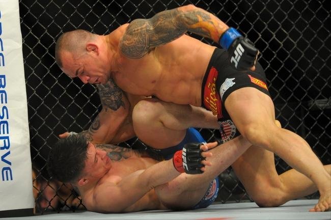 Gleison Tibau (bermuda preta) venceu Norman Parke por deciso dividida
