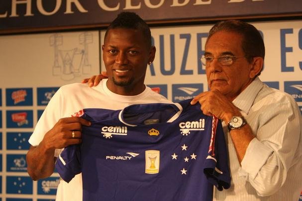 Riascos foi apresentado nesta tera-feira na Toca da Raposa