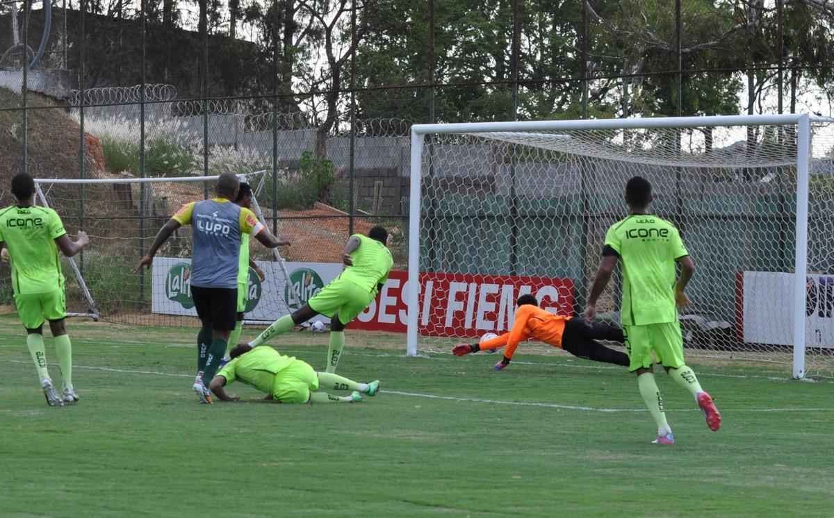 Com gols de Rodrigo Silva (2) e Diney, Amrica venceu Villa Nova por 3 a 1, no CT Lanna Drumond. Diego Clementino marcou para o time de Nova Lima.