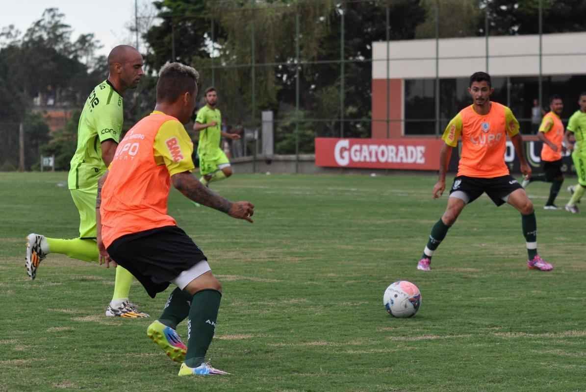 Com gols de Rodrigo Silva (2) e Diney, Amrica venceu Villa Nova por 3 a 1, no CT Lanna Drumond. Diego Clementino marcou para o time de Nova Lima.