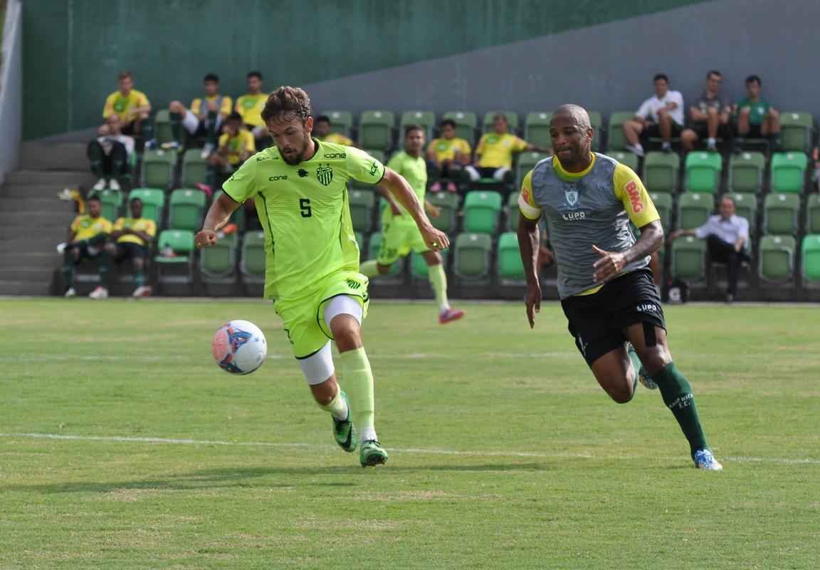 Com gols de Rodrigo Silva (2) e Diney, Amrica venceu Villa Nova por 3 a 1, no CT Lanna Drumond. Diego Clementino marcou para o time de Nova Lima.