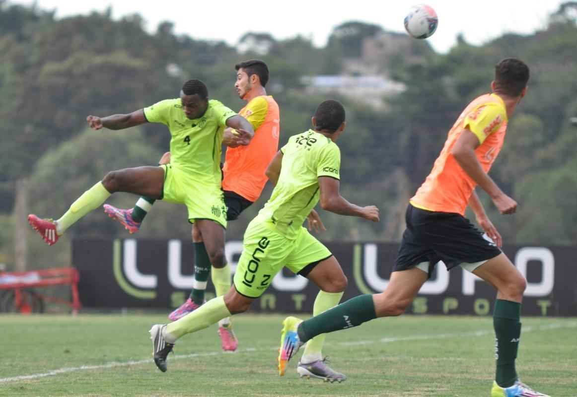 Com gols de Rodrigo Silva (2) e Diney, Amrica venceu Villa Nova por 3 a 1, no CT Lanna Drumond. Diego Clementino marcou para o time de Nova Lima.