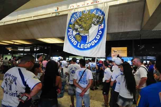 Meia uruguaio chegou a Minas Gerais nesta quinta-feira para se apresentar ao Cruzeiro