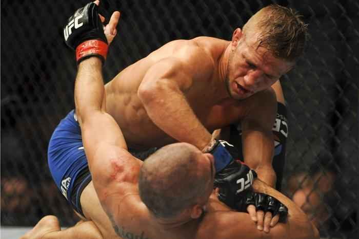 Relembre como TJ Dillashaw chocou o mundo e venceu Renan Baro, conquistando o cinturo dos galos do UFC