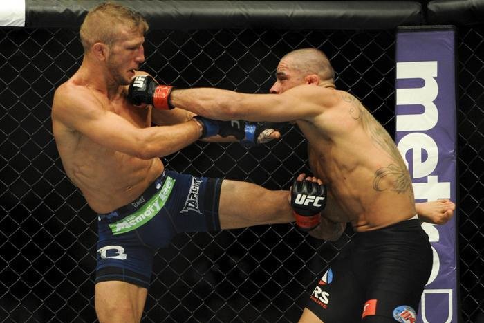 Relembre como TJ Dillashaw chocou o mundo e venceu Renan Baro, conquistando o cinturo dos galos do UFC