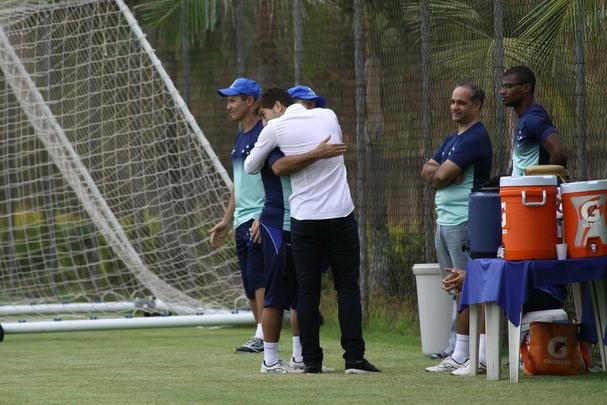 Lucas Silva foi  Toca da Raposa II, nesta sexta  tarde, para se despedir dos companheiros de Cruzeiro. Jogador foi vendido ao Real Madrid por 14 milhes de euros e assinar contrato de seis anos e meio