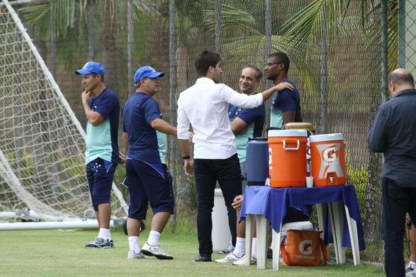 Lucas Silva foi  Toca da Raposa II, nesta sexta  tarde, para se despedir dos companheiros de Cruzeiro. Jogador foi vendido ao Real Madrid por 14 milhes de euros e assinar contrato de seis anos e meio