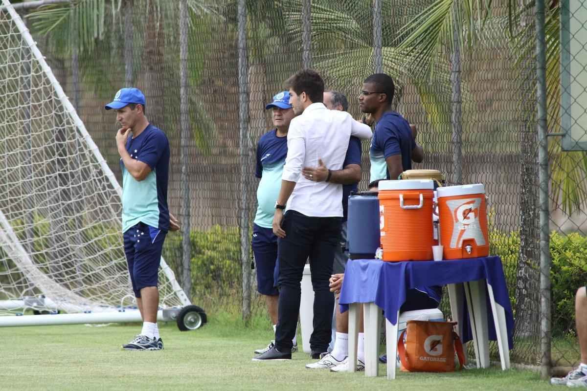 Lucas Silva foi  Toca da Raposa II, nesta sexta  tarde, para se despedir dos companheiros de Cruzeiro. Jogador foi vendido ao Real Madrid por 14 milhes de euros e assinar contrato de seis anos e meio