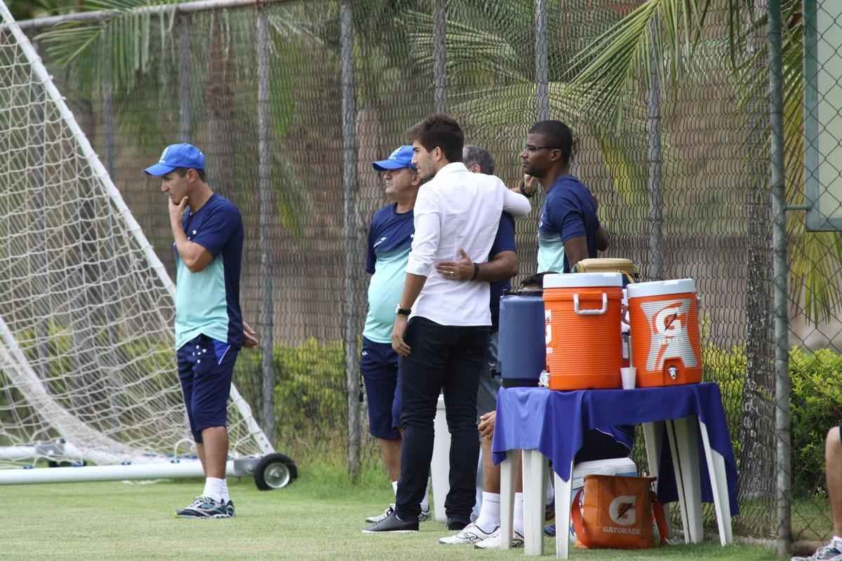 Lucas Silva foi  Toca da Raposa II, nesta sexta  tarde, para se despedir dos companheiros de Cruzeiro. Jogador foi vendido ao Real Madrid por 14 milhes de euros e assinar contrato de seis anos e meio