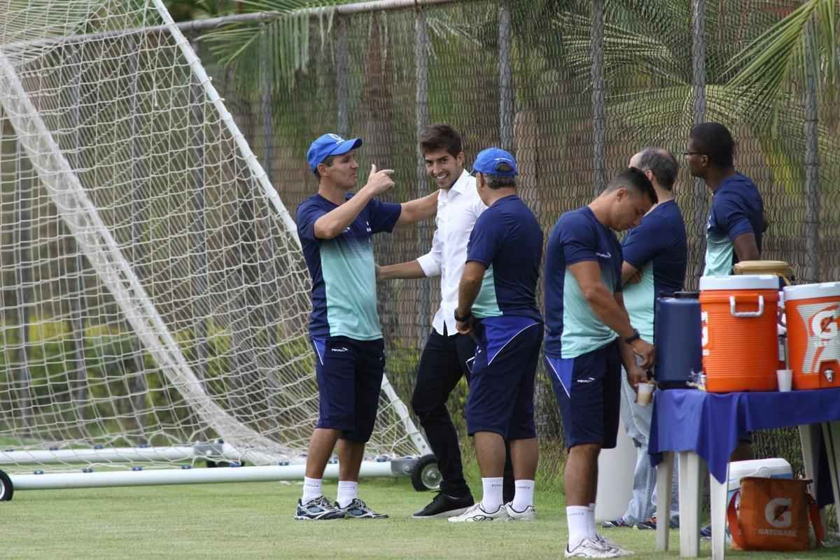 Lucas Silva foi  Toca da Raposa II, nesta sexta  tarde, para se despedir dos companheiros de Cruzeiro. Jogador foi vendido ao Real Madrid por 14 milhes de euros e assinar contrato de seis anos e meio