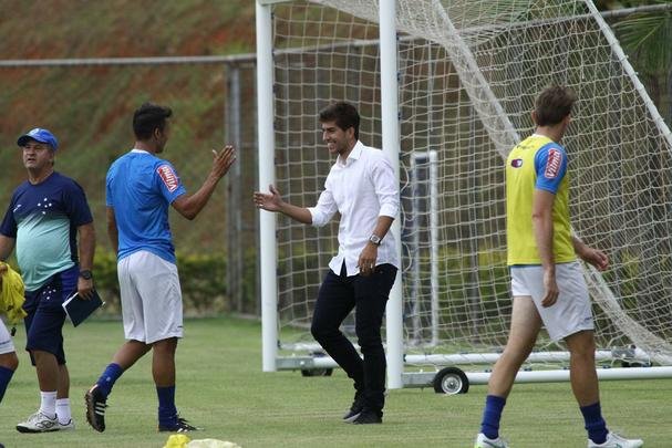 Lucas Silva foi  Toca da Raposa II, nesta sexta  tarde, para se despedir dos companheiros de Cruzeiro. Jogador foi vendido ao Real Madrid por 14 milhes de euros e assinar contrato de seis anos e meio