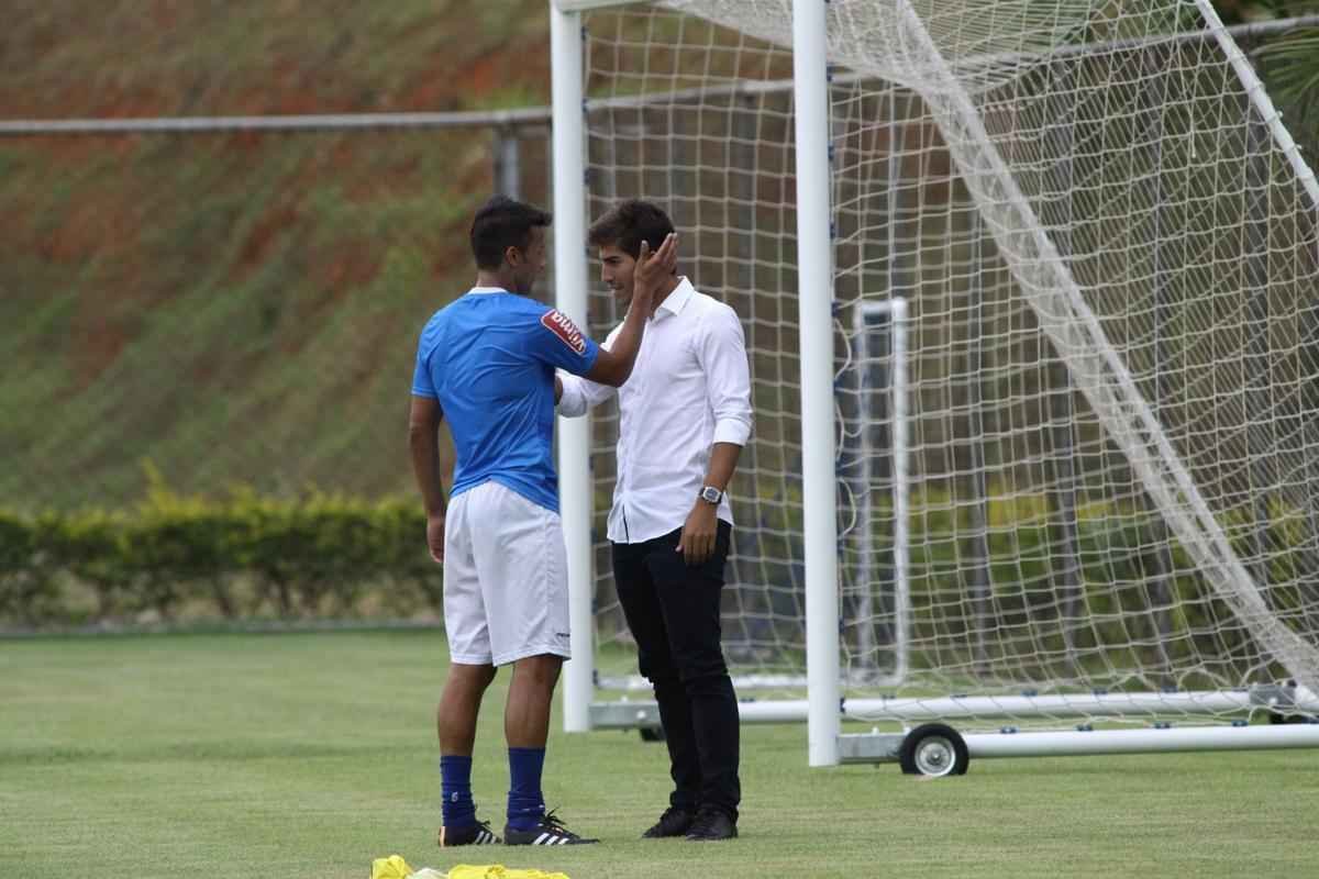 Lucas Silva foi  Toca da Raposa II, nesta sexta  tarde, para se despedir dos companheiros de Cruzeiro. Jogador foi vendido ao Real Madrid por 14 milhes de euros e assinar contrato de seis anos e meio