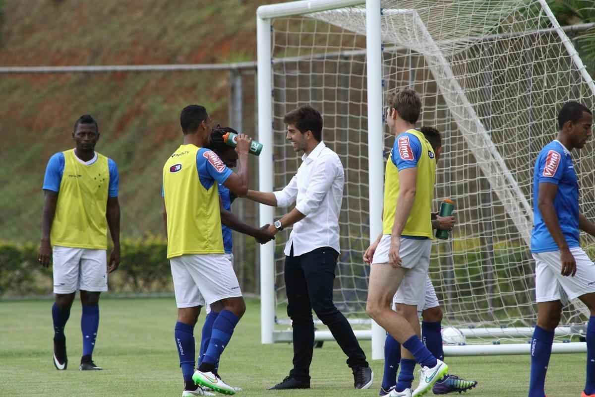 Lucas Silva foi  Toca da Raposa II, nesta sexta  tarde, para se despedir dos companheiros de Cruzeiro. Jogador foi vendido ao Real Madrid por 14 milhes de euros e assinar contrato de seis anos e meio
