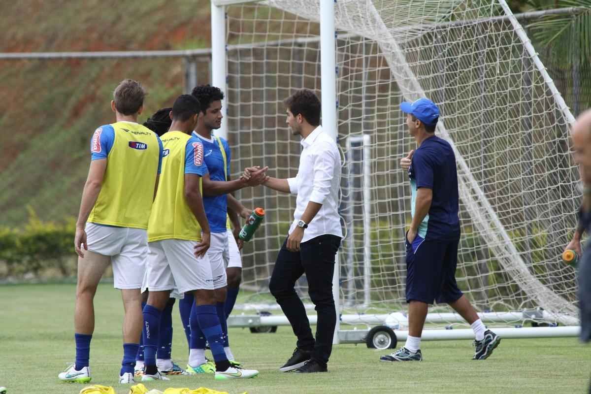 Lucas Silva foi  Toca da Raposa II, nesta sexta  tarde, para se despedir dos companheiros de Cruzeiro. Jogador foi vendido ao Real Madrid por 14 milhes de euros e assinar contrato de seis anos e meio